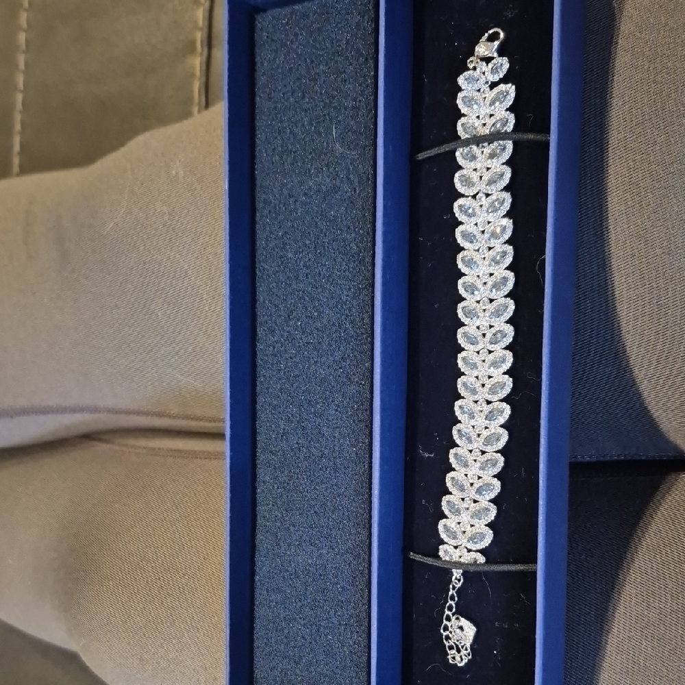 Swarovski Silver Leaf Bracelet - image 1